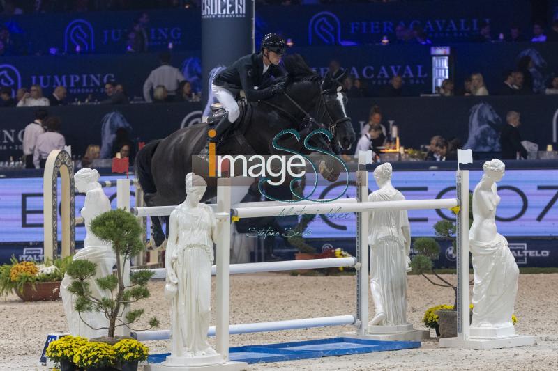 Jochems Kevin (NED) riding Flying Jackie_Verona_20241109_SS358400.jpg